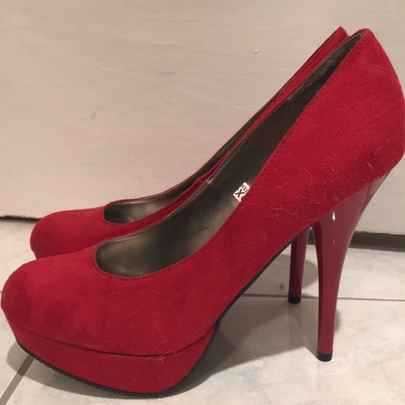LIKE NEW Red Mossimo 4 inch heels size 9 - Picture 1 of 3